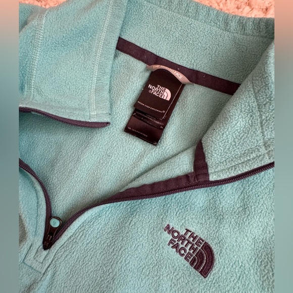 The North Face quarter zip women’s fleece pullover - Picture 2 of 3